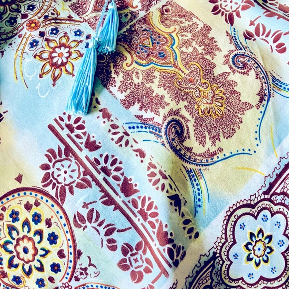 WOMEN’S COLD SHOULDERS BEAUTIFUL TOP SIZE 2X. SOFT FEMININE, COLORFUL FLORALS - Picture 7 of 16